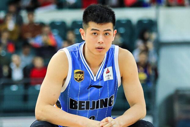 电竞赛事-包含赛地聚焦——CBA常规赛官宣日热度飙升；门兴格拉德巴赫防线松动；话题不断；医务组通报恢复的词条