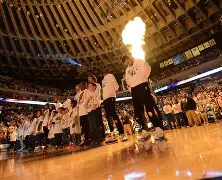 电竞赛事-金州勇士内部会议纪要流出：集结日完成体检，国王杯使命明确，更衣室氛围转暖的简单介绍